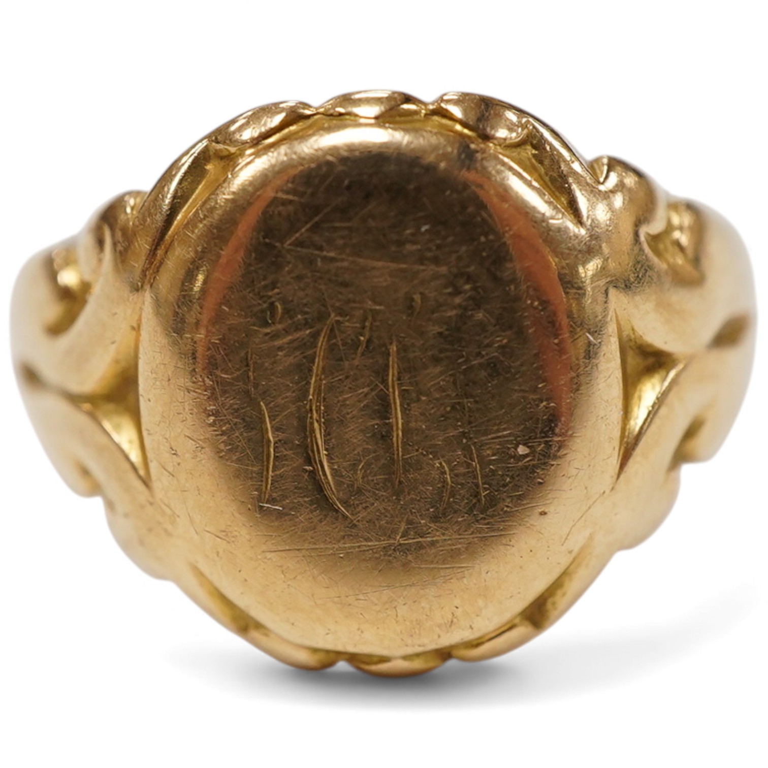 A George V gold signet ring, with scrolling shoulders, size R, Birmingham, 1916, 12 grams, hallmarks rubbed.